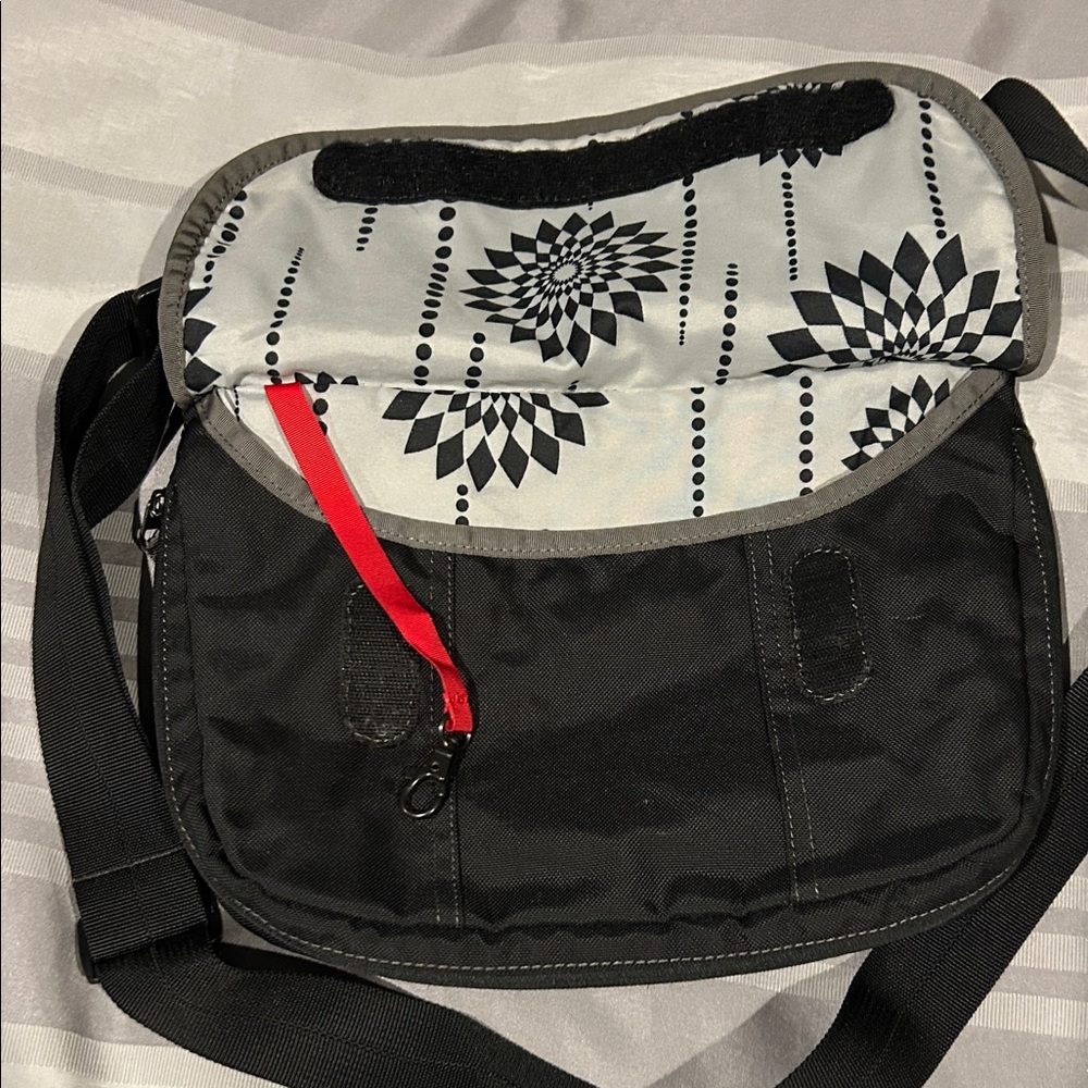 Timbuk2 Black and Gray Messenger Bag - Picture 4 of 6